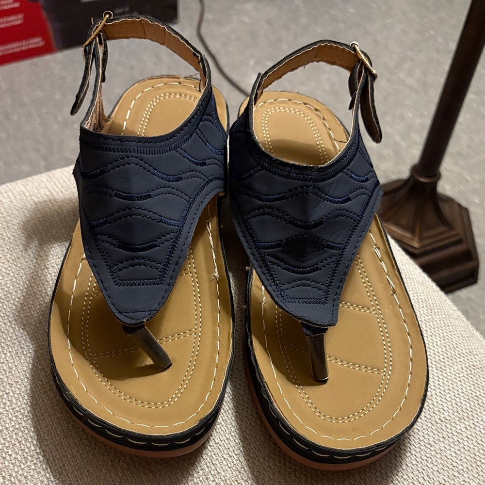 NWOB Ladies Thong Navy Sandals
